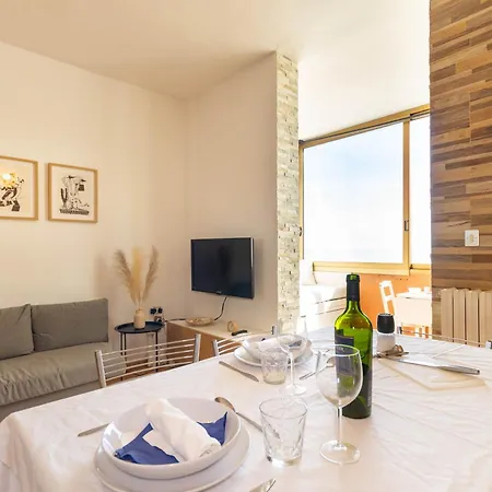85a - Moderno Fronte Mare 아파트 *